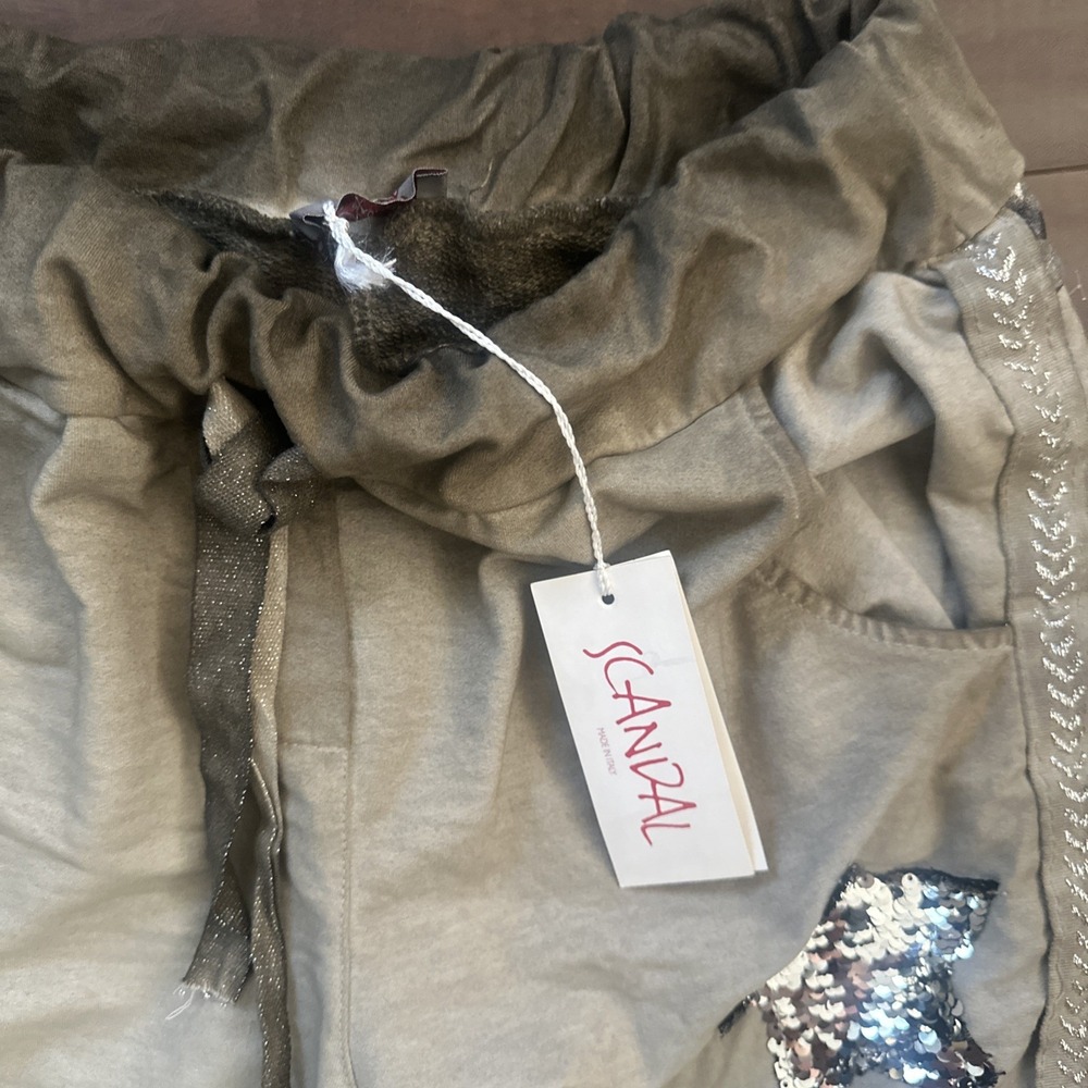 NWT SCANDAL Made in Italy Sequin Star Patchwork Jogger Pants Washed Khaki Size 8 - Picture 3 of 8